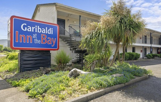 Garibaldi Inn At The Bay - Exterior - 3